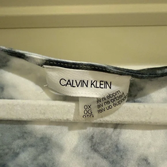 Calvin Klein Top - Picture 2 of 3